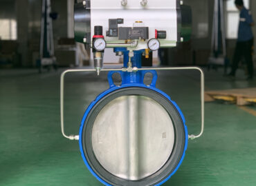 Inflatable seat pneumatic butterfly valve